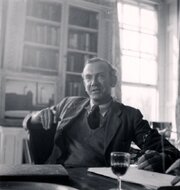 Dangerous Edge: A Life of Graham Greene из фильмографии Дерек Джекоби в главной роли.