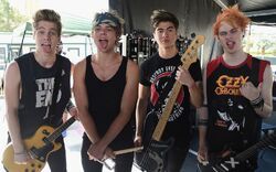 Фото 5 Seconds of Summer: Up Close and Personal