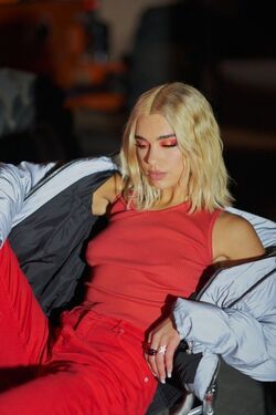 Фото Dua Lipa: Physical