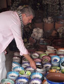 Фото Man Shops Globe