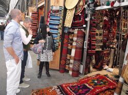 Фото Man Shops Globe