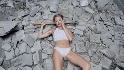 Фото Miley Cyrus: Wrecking Ball