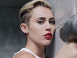 Фото Miley Cyrus: Wrecking Ball