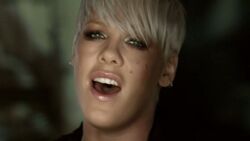 Фото P!nk: Fuckin' Perfect