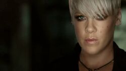 Фото P!nk: Fuckin' Perfect