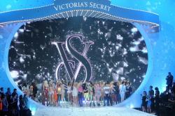 Фото Показ мод Victoria's Secret 2013