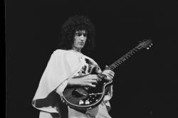 Обои Queen: Live in Bohemia