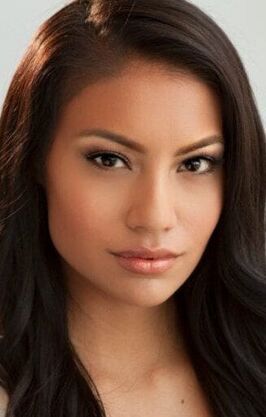 Фото Ashley Callingbull