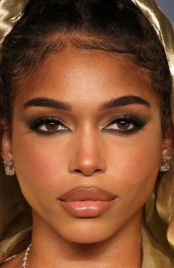 Фото Lori Harvey.