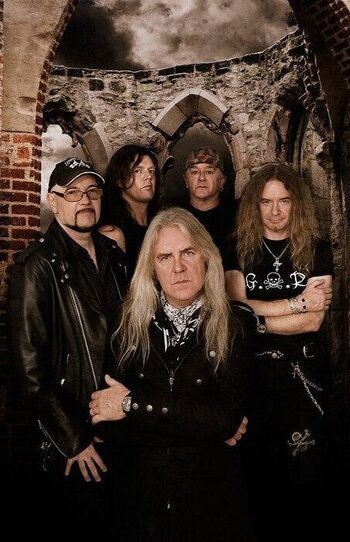 Фото Saxon.